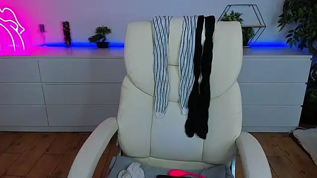 Snapshot of Kamilla_Hot chatting on October 2025 07:03:02 PM Kamilla Hot online show from October 2025 07:03:02 PM