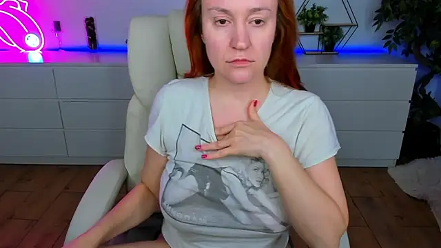 Snapshot of Kamilla_Hot chatting on November 2025 09:37:02 PM Kamilla Hot online show from November 2025 09:37:02 PM