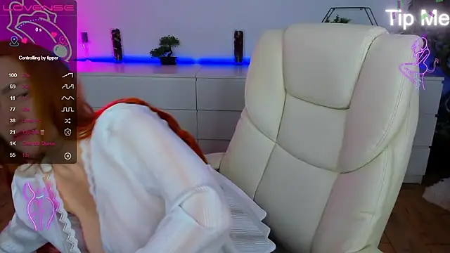 Snapshot of Kamilla_Hot chatting on November 2025 07:01:02 PM Kamilla Hot online show from November 2025 07:01:02 PM