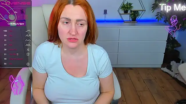 Snapshot of Kamilla_Hot chatting on November 2025 06:28:01 PM Kamilla Hot online show from November 2025 06:28:01 PM