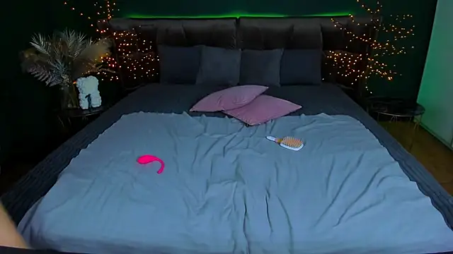 Snapshot of Kamilla_Hot chatting on November 2025 06:34:01 AM Kamilla Hot online show from November 2025 06:34:01 AM