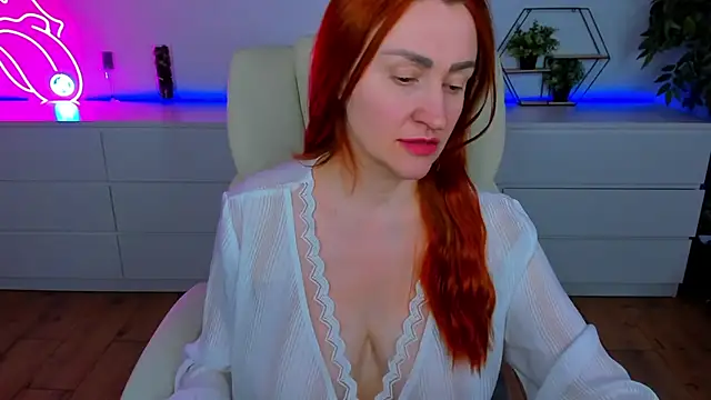 Snapshot of Kamilla_Hot chatting on November 2025 06:52:01 PM Kamilla Hot online show from November 2025 06:52:01 PM