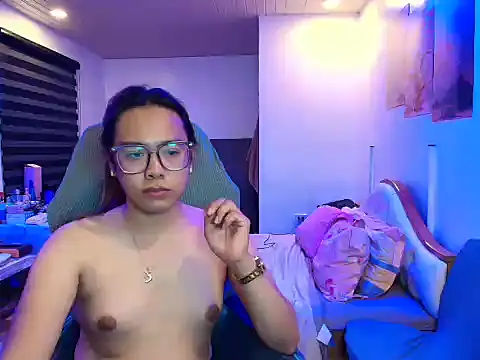 Snapshot of Your_PrettyGirlxxx chatting on April 2026 12:55:01 PM Your PrettyGirlxxx online show from April 2026 12:55:01 PM