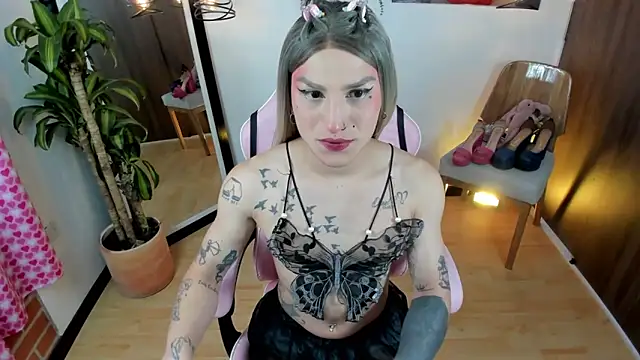 queenramoona-hot online show from February 2026 01:32:02 AM