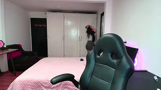 yesie hot online show from September 2025 01:21:01 AM