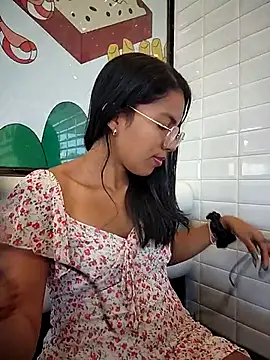 Snapshot of SheenaBrooke chatting on February 2026 09:43:01 AM SheenaBrooke online show from February 2026 09:43:01 AM