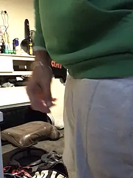 Snapshot of TheTree13 chatting on April 2026 09:49:01 AM TheTree13 online show from April 2026 09:49:01 AM