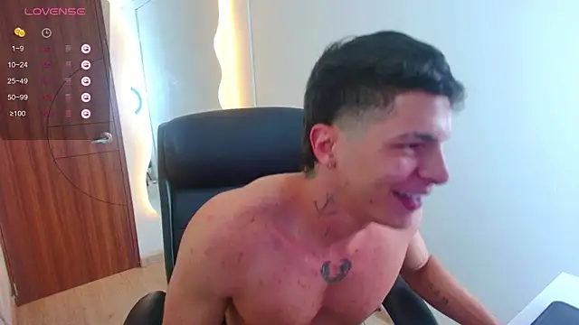 Snapshot of harrisoncuper chatting on October 2025 12:30:02 AM harrisoncuper online show from October 2025 12:30:02 AM