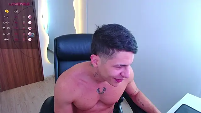 Snapshot of harrisoncuper chatting on April 2026 08:50:01 PM harrisoncuper online show from April 2026 08:50:01 PM