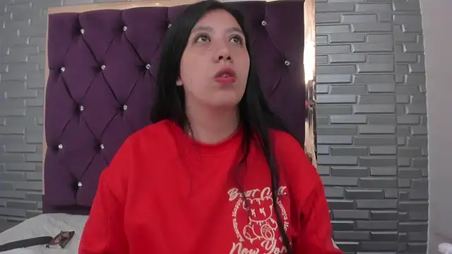 Snapshot of AntoneellaF chatting on December 2024 07:51:02 AM AntoneellaF online show from December 2024 07:51:02 AM