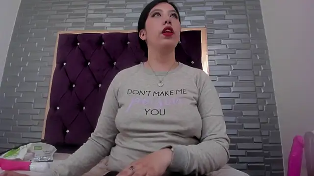 Snapshot of AntoneellaF chatting on January 2025 10:24:01 PM AntoneellaF online show from January 2025 10:24:01 PM