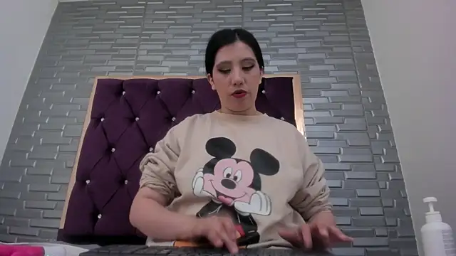 Snapshot of AntoneellaF chatting on January 2025 10:48:01 PM AntoneellaF online show from January 2025 10:48:01 PM