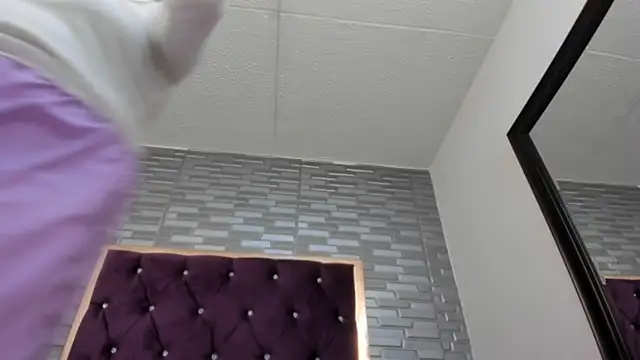 Snapshot of AntoneellaF chatting on February 2025 07:45:02 AM AntoneellaF online show from February 2025 07:45:02 AM