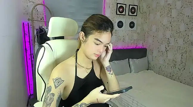 Snapshot of AlexandraMooree chatting on January 2025 01:46:01 PM AlexandraMooree online show from January 2025 01:46:01 PM