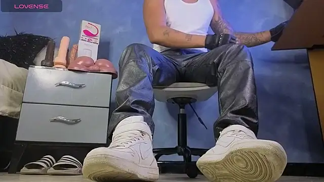 TomLover 12 online show from March 2026 11:38:01 AM