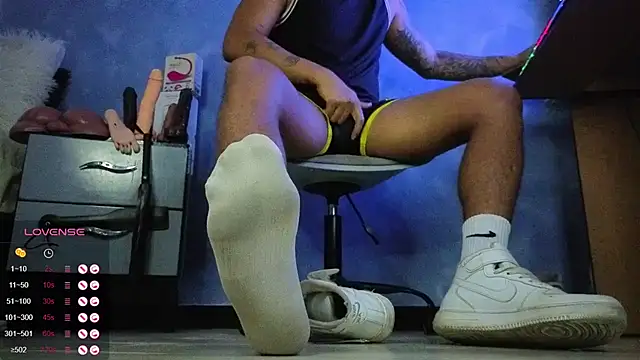 Snapshot of TomLover_12 chatting on April 2026 01:28:01 PM TomLover 12 online show from April 2026 01:28:01 PM