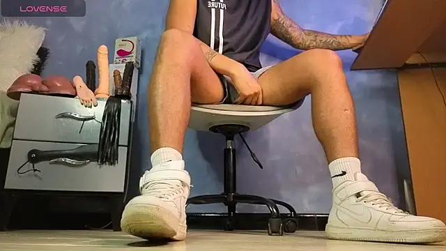 Snapshot of TomLover_12 chatting on April 2026 01:29:02 PM TomLover 12 online show from April 2026 01:29:02 PM