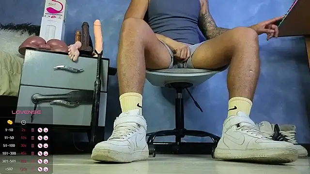 Snapshot of TomLover_12 chatting on April 2026 02:14:01 AM TomLover 12 online show from April 2026 02:14:01 AM