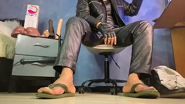 Snapshot of TomLover_12 chatting on April 2026 02:15:02 AM TomLover 12 online show from April 2026 02:15:02 AM