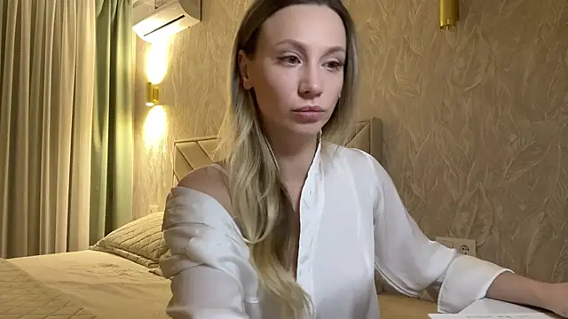 Snapshot of Alice_Wonders chatting on January 2025 07:18:01 PM Alice Wonders online show from January 2025 07:18:01 PM