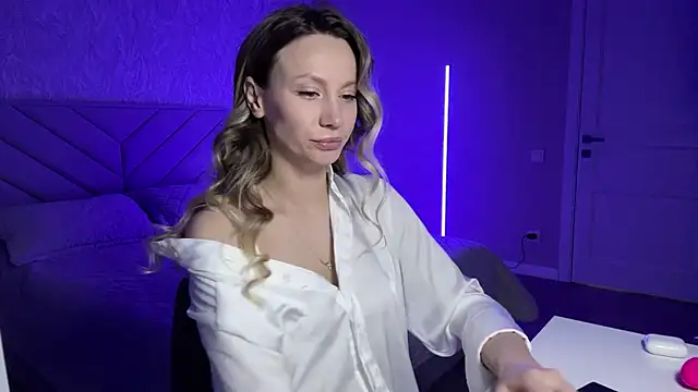 Snapshot of Alice_Wonders chatting on February 2025 11:13:02 PM Alice Wonders online show from February 2025 11:13:02 PM