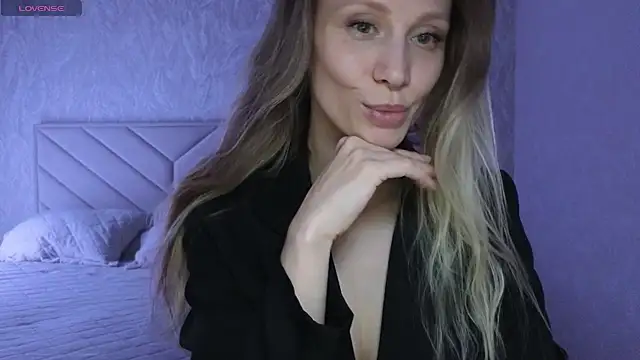 Snapshot of Alice_Wonders chatting on March 2025 05:15:02 PM Alice Wonders online show from March 2025 05:15:02 PM