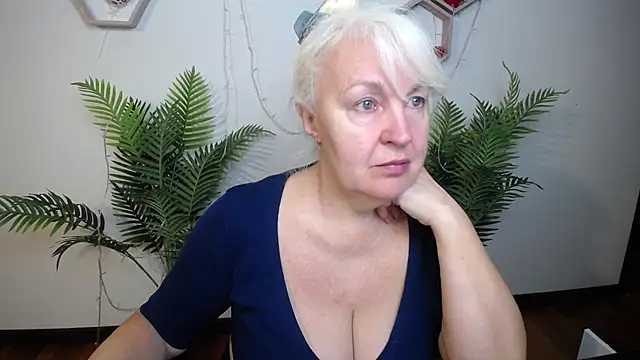 Snapshot of BlondyLeeBest chatting on April 2026 06:26:01 PM BlondyLeeBest online show from April 2026 06:26:01 PM