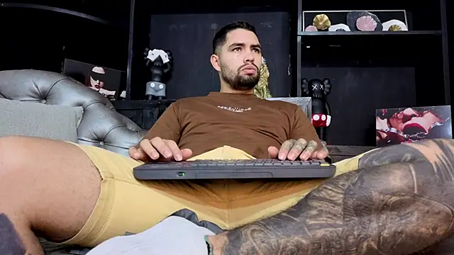 matteosantos online show from November 2025 11:42:01 AM