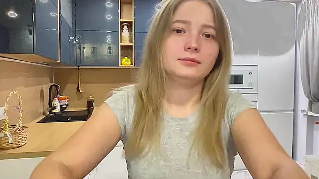 Snapshot of CharmingSarah chatting on September 2025 03:11:02 PM CharmingSarah online show from September 2025 03:11:02 PM