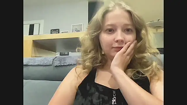 Snapshot of CharmingSarah chatting on September 2025 04:32:02 PM CharmingSarah online show from September 2025 04:32:02 PM