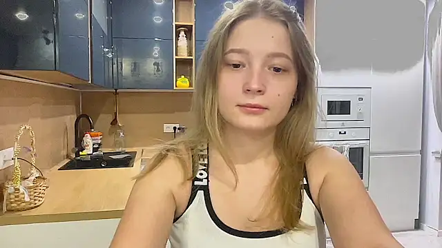 Snapshot of CharmingSarah chatting on October 2025 03:32:01 PM CharmingSarah online show from October 2025 03:32:01 PM