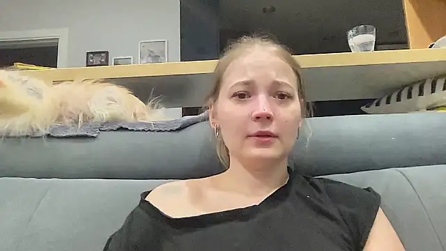 Snapshot of CharmingSarah chatting on April 2026 04:40:01 PM CharmingSarah online show from April 2026 04:40:01 PM