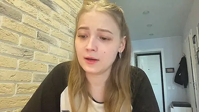 Snapshot of CharmingSarah chatting on April 2026 01:47:01 PM CharmingSarah online show from April 2026 01:47:01 PM