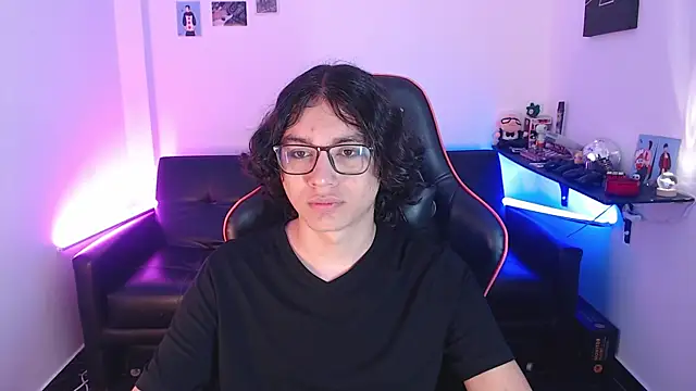 Snapshot of malik_harrison__ chatting on December 2024 01:20:02 PM malik harrison   online show from December 2024 01:20:02 PM