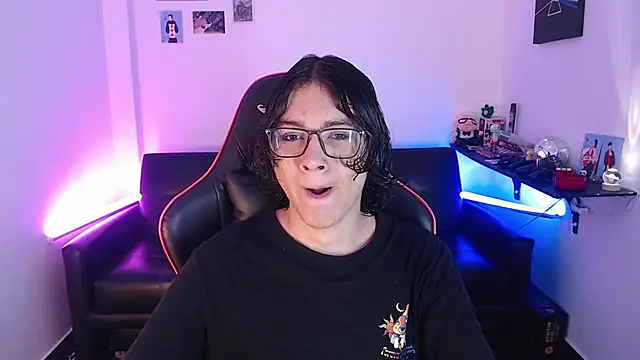 Snapshot of malik_harrison__ chatting on December 2024 02:00:02 PM malik harrison   online show from December 2024 02:00:02 PM