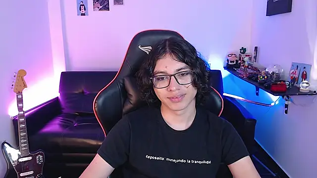 Snapshot of malik_harrison__ chatting on December 2024 05:52:01 PM malik harrison   online show from December 2024 05:52:01 PM