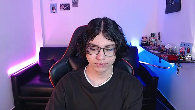 Snapshot of malik_harrison__ chatting on December 2024 02:16:02 PM malik harrison   online show from December 2024 02:16:02 PM