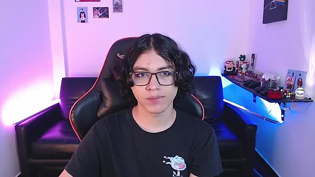 Snapshot of malik_harrison__ chatting on December 2024 03:31:02 PM malik harrison   online show from December 2024 03:31:02 PM