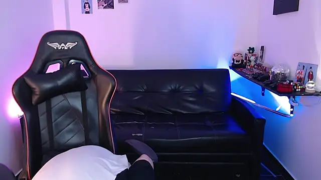 Snapshot of malik_harrison__ chatting on December 2024 02:49:02 PM malik harrison   online show from December 2024 02:49:02 PM