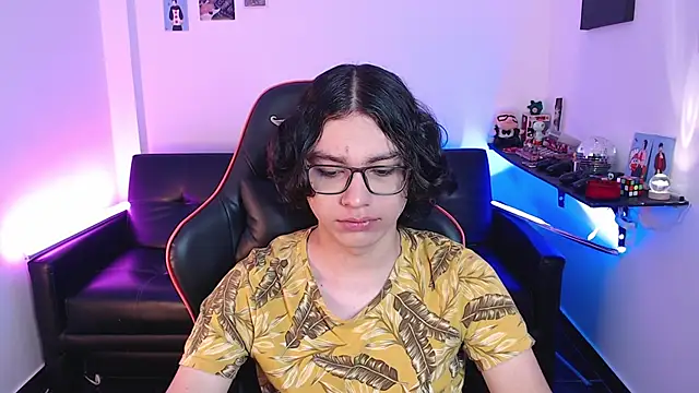 Snapshot of malik_harrison__ chatting on December 2024 02:44:01 PM malik harrison   online show from December 2024 02:44:01 PM