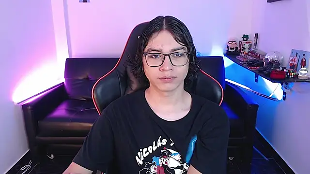 Snapshot of malik_harrison__ chatting on December 2024 02:17:02 PM malik harrison   online show from December 2024 02:17:02 PM