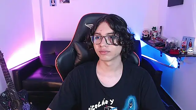 Snapshot of malik_harrison__ chatting on December 2024 05:21:01 PM malik harrison   online show from December 2024 05:21:01 PM