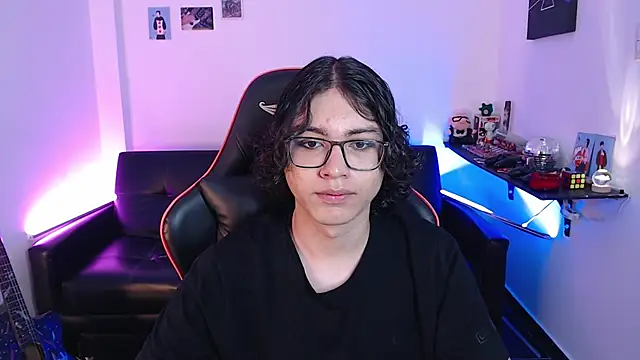 Snapshot of malik_harrison__ chatting on December 2024 05:54:02 PM malik harrison   online show from December 2024 05:54:02 PM