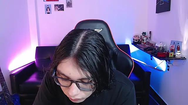 Snapshot of malik_harrison__ chatting on December 2024 03:05:01 PM malik harrison   online show from December 2024 03:05:01 PM