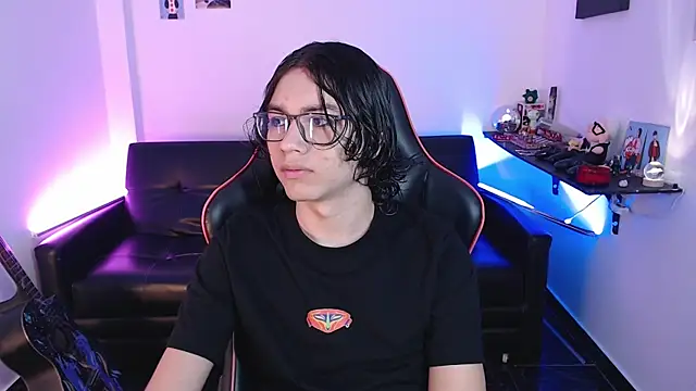 Snapshot of malik_harrison__ chatting on December 2024 03:10:01 PM malik harrison   online show from December 2024 03:10:01 PM