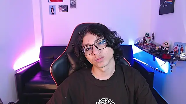 Snapshot of malik_harrison__ chatting on January 2025 07:53:02 PM malik harrison   online show from January 2025 07:53:02 PM