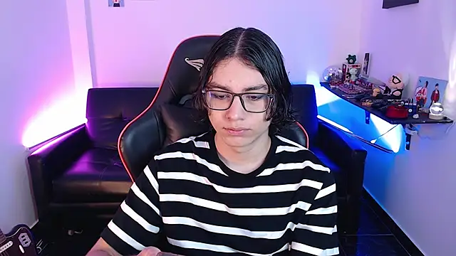 Snapshot of malik_harrison__ chatting on January 2025 03:08:01 PM malik harrison   online show from January 2025 03:08:01 PM