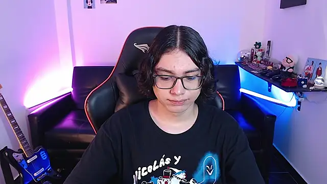 Snapshot of malik_harrison__ chatting on January 2025 03:17:02 PM malik harrison   online show from January 2025 03:17:02 PM