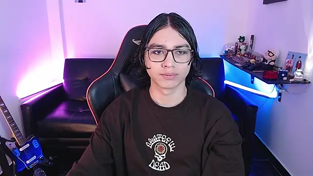 Snapshot of malik_harrison__ chatting on January 2025 02:14:02 PM malik harrison   online show from January 2025 02:14:02 PM