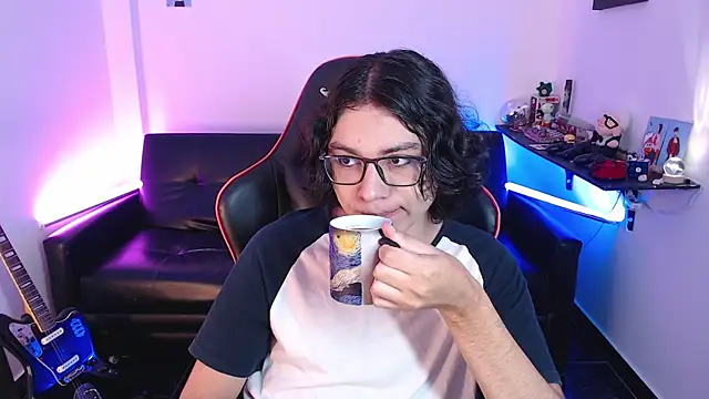 Snapshot of malik_harrison__ chatting on January 2025 03:12:02 PM malik harrison   online show from January 2025 03:12:02 PM